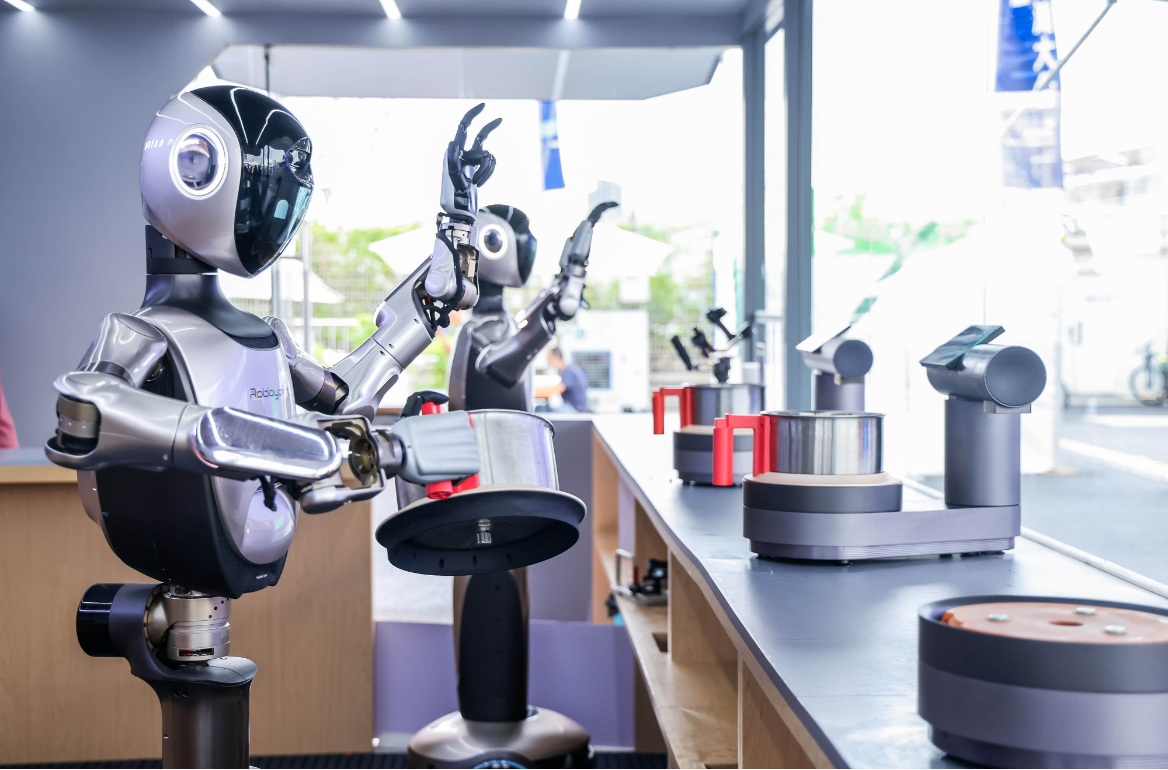 灵波R1机器人厨师