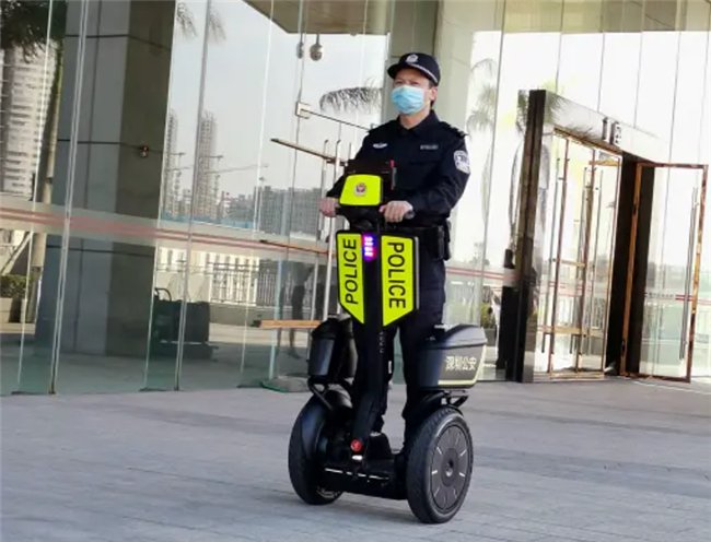 图：九号公司旗下品牌赛格威为深圳公安局定制的警用平衡车
