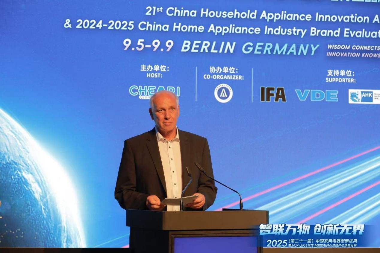 德国电工标准委（DKE）部门经理Frank Steinmüller