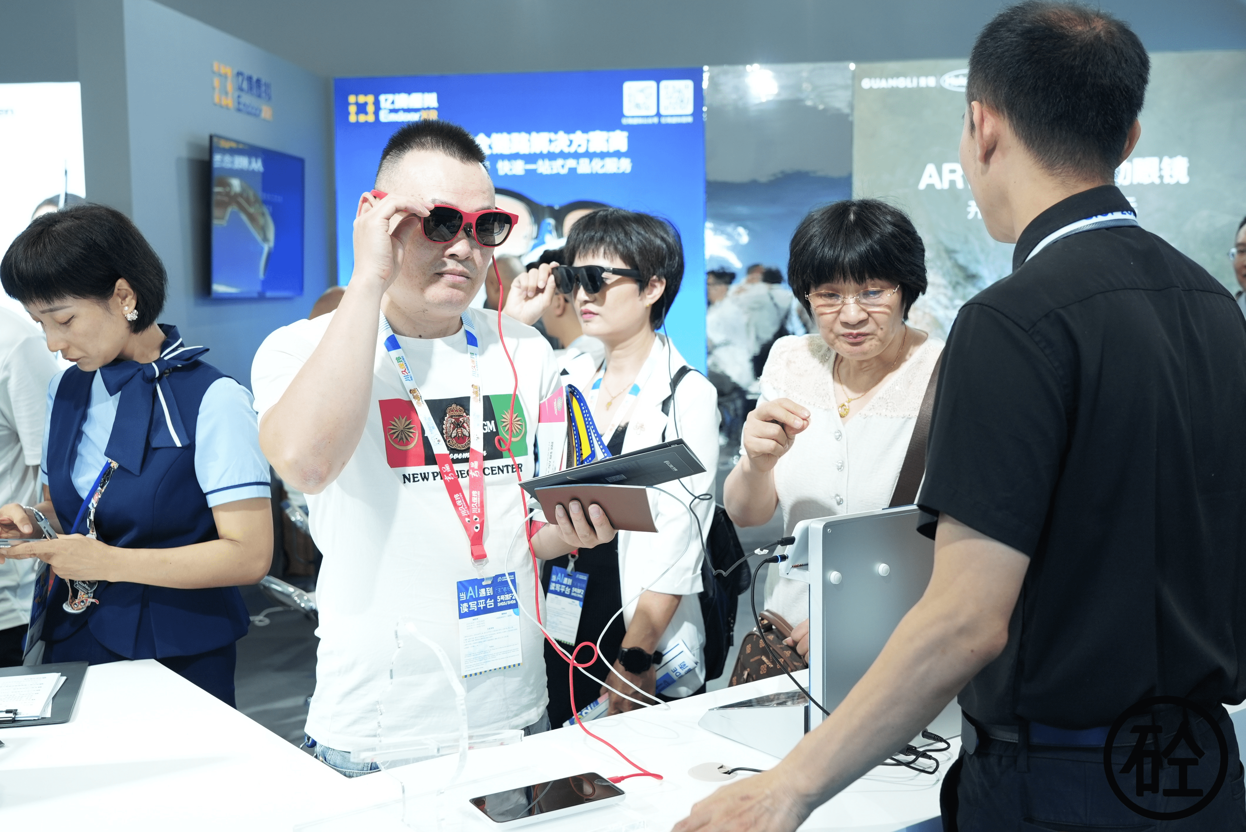 （展厅地址：北京中国国际展览中心2号馆2113-2131博士眼镜）