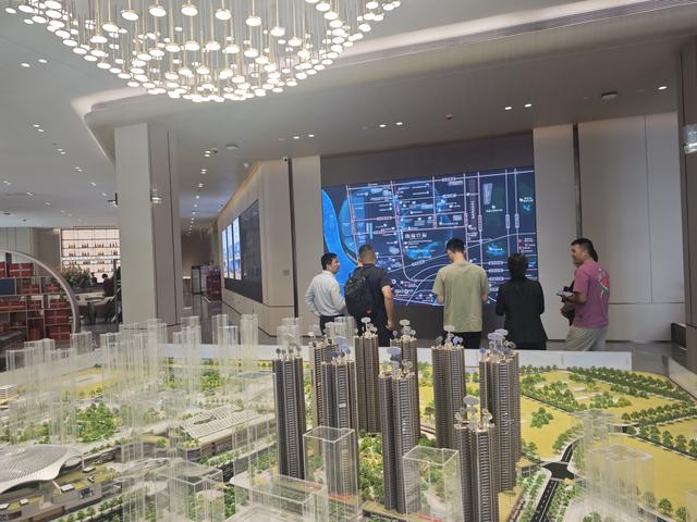 新政为深圳楼市“再添一把火”:带看量和成交量大增,部分楼盘仍保留优惠折扣|新政_新浪财经_新浪网