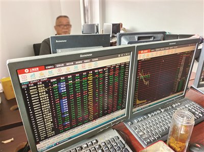 　　進(jìn)入9月，股市股債上證指數在3800點(diǎn)左右徘徊。成交出現?蘇巧將?攝