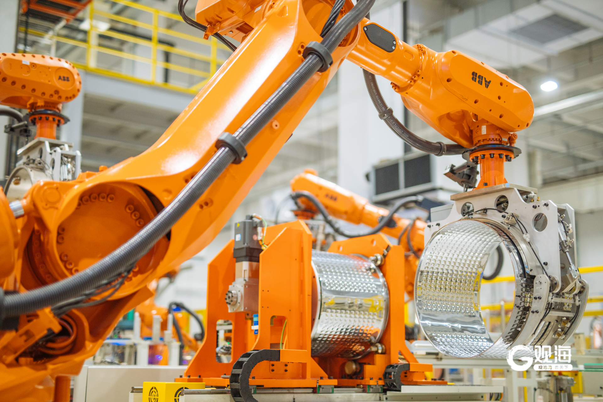 海尔高端柔性洗衣机智能工厂内筒生产环节