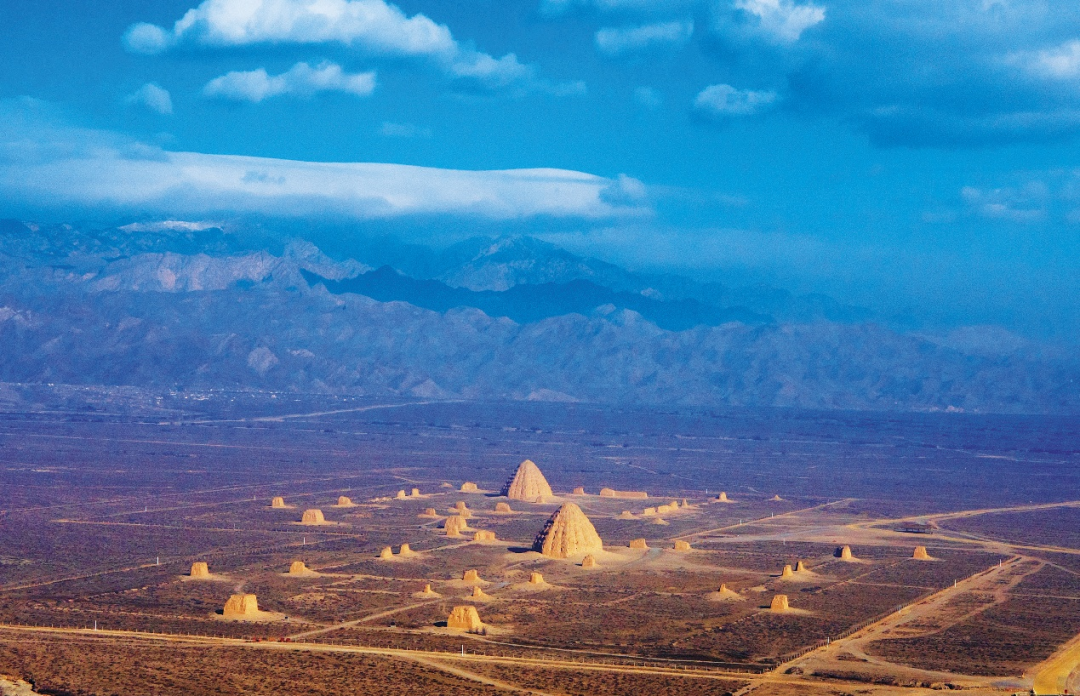 西夏陵1号、2号陵全景
