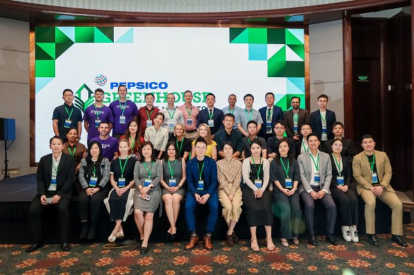 2025年9月，百事集团“绿色加速器项目”十佳入围企业与导师活动现场合影