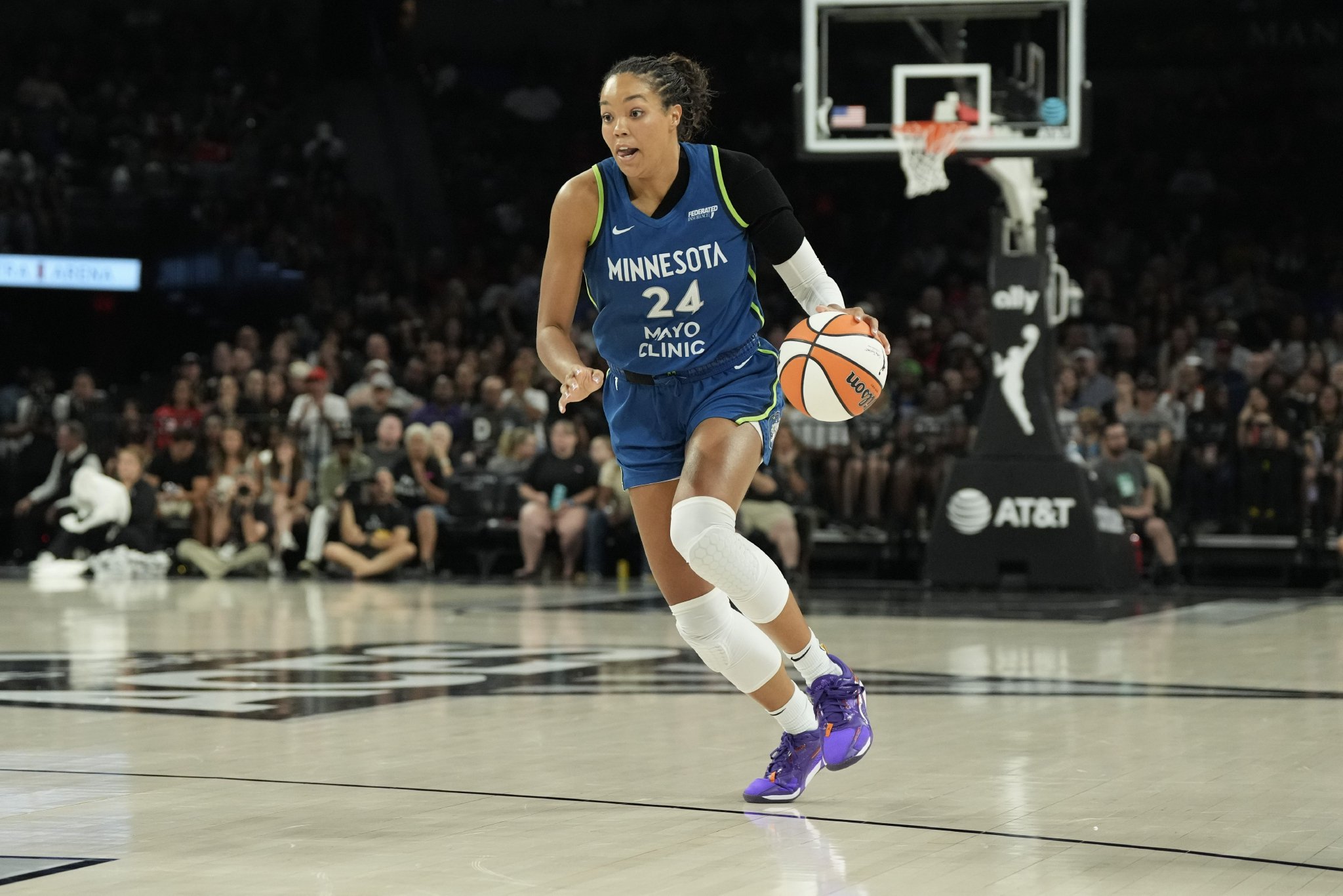 山猫主帅:WNBA历史首位180俱乐部获得了MVP 科利尔也配得上