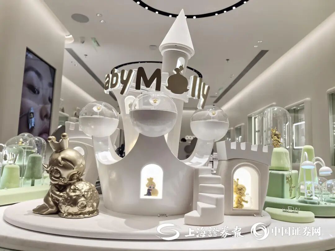 图：popop发售的足金系列产品；图源：上证报曾庆怡 摄