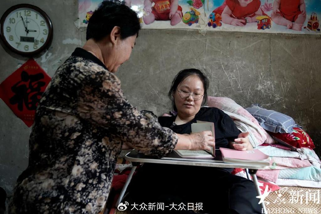 手指康复器材怎么用十二载无数次弯腰 祖父的脊背终成通途 坚强女孩何炎格：爷爷,大学到了_https://www.jmylbn.com_新闻资讯_第8张