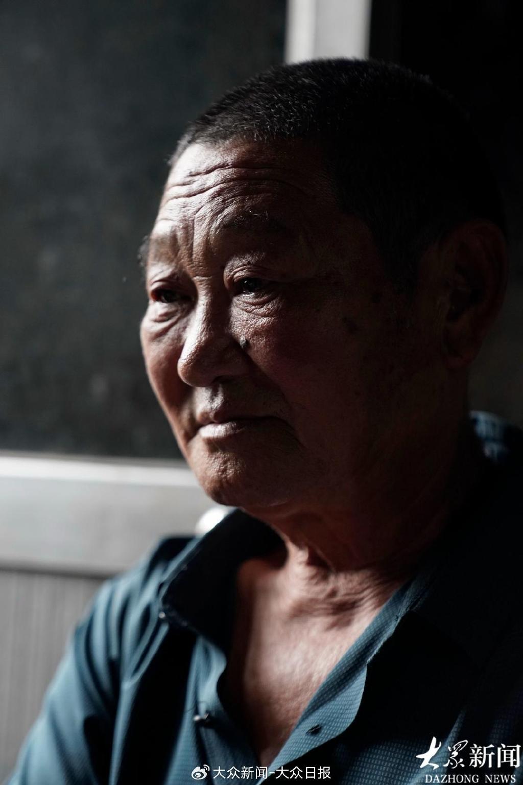 手指康复器材怎么用十二载无数次弯腰 祖父的脊背终成通途 坚强女孩何炎格：爷爷,大学到了_https://www.jmylbn.com_新闻资讯_第7张