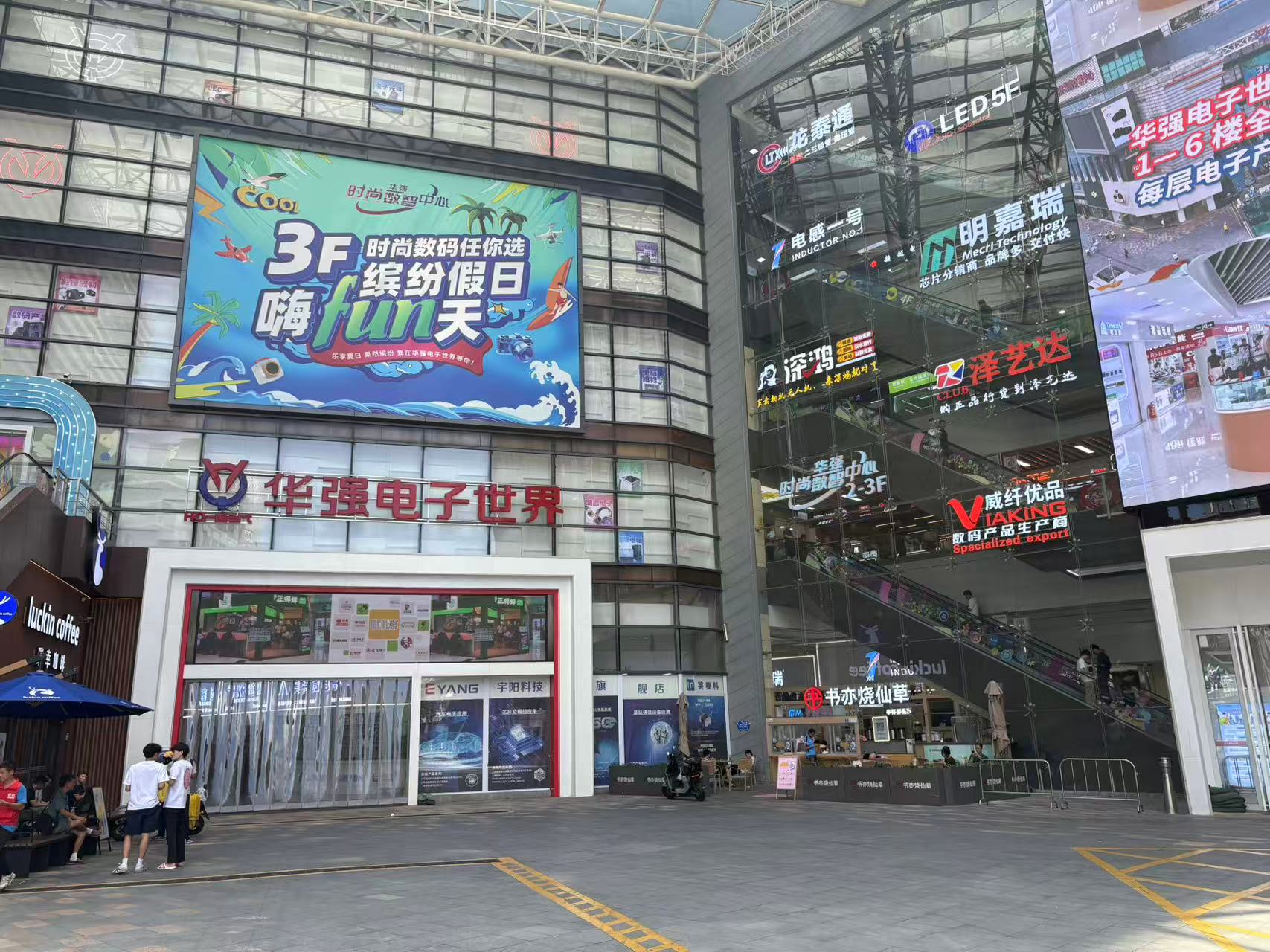 华强北，图片来源：时代周报记者摄