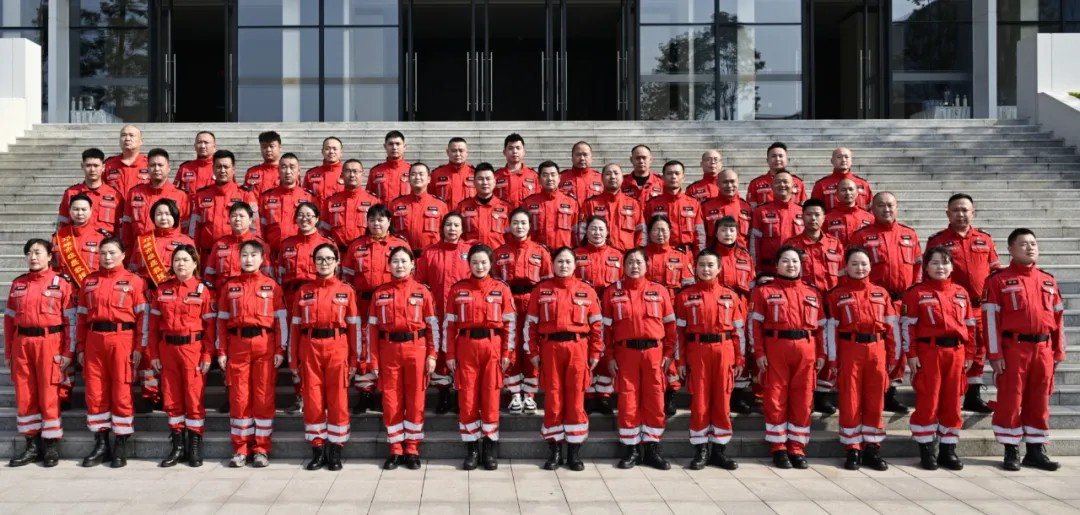 从公益慈善到专业救援,邛崃"雄鹰"守护万家平安