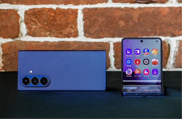 三星Galaxy Z系列立式自由拍摄