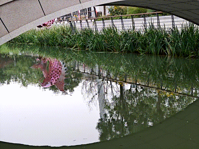 在拍照玩法上，滤镜足够丰富，还可以通过AI进行创作，Live动图也给安排上了，整体表现真的挺全面。