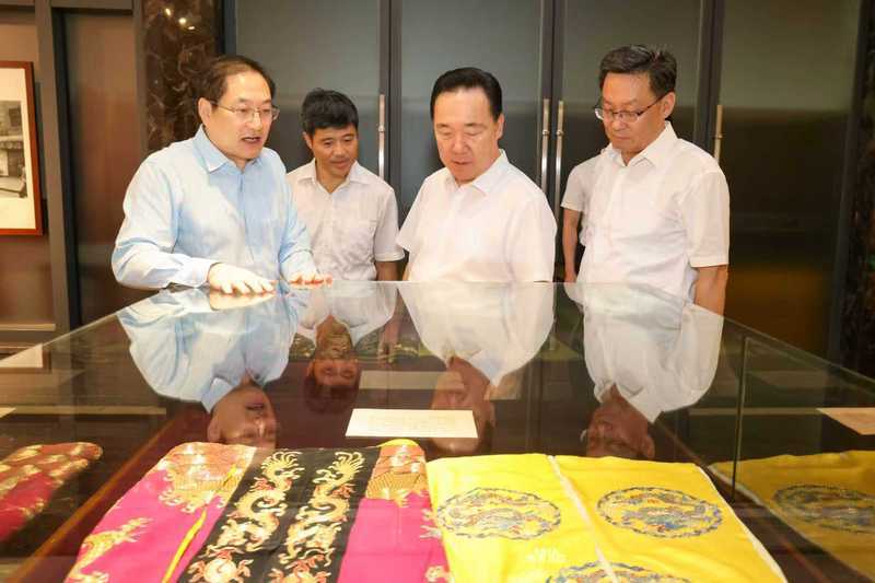 9月16日，王浩来到浙江婺剧艺术研究院，考察婺剧博物馆。