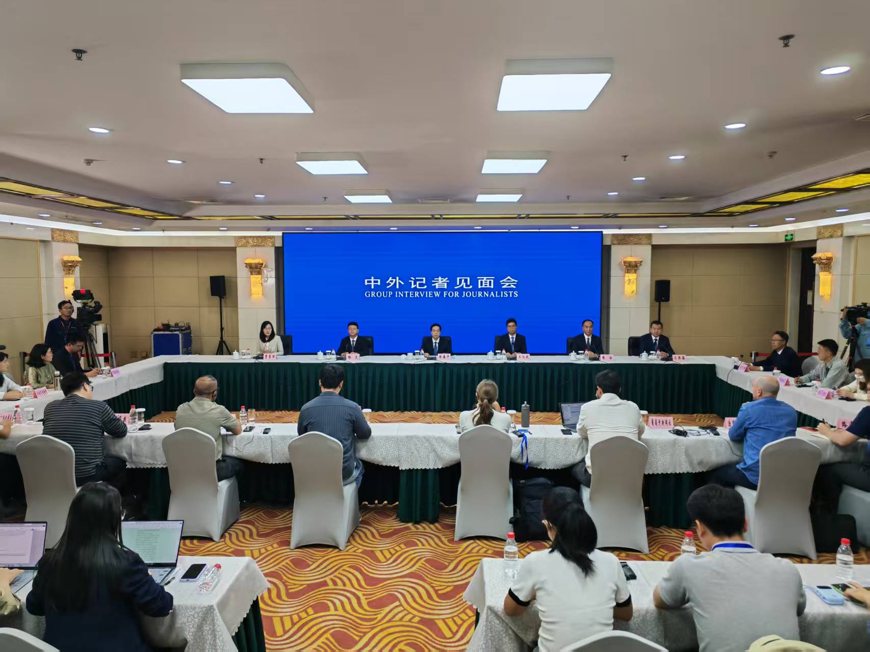 在宁夏银川市举行的“外媒看中国”中外记者见面会  上海证券报 于瑶 摄