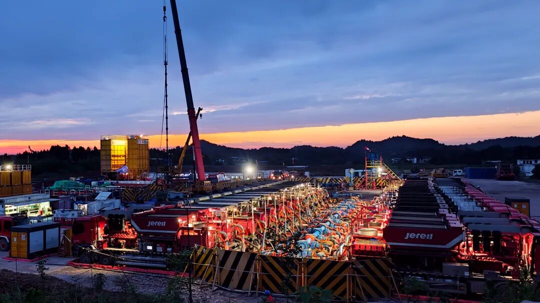 资阳气田资页2平台压裂施工现场