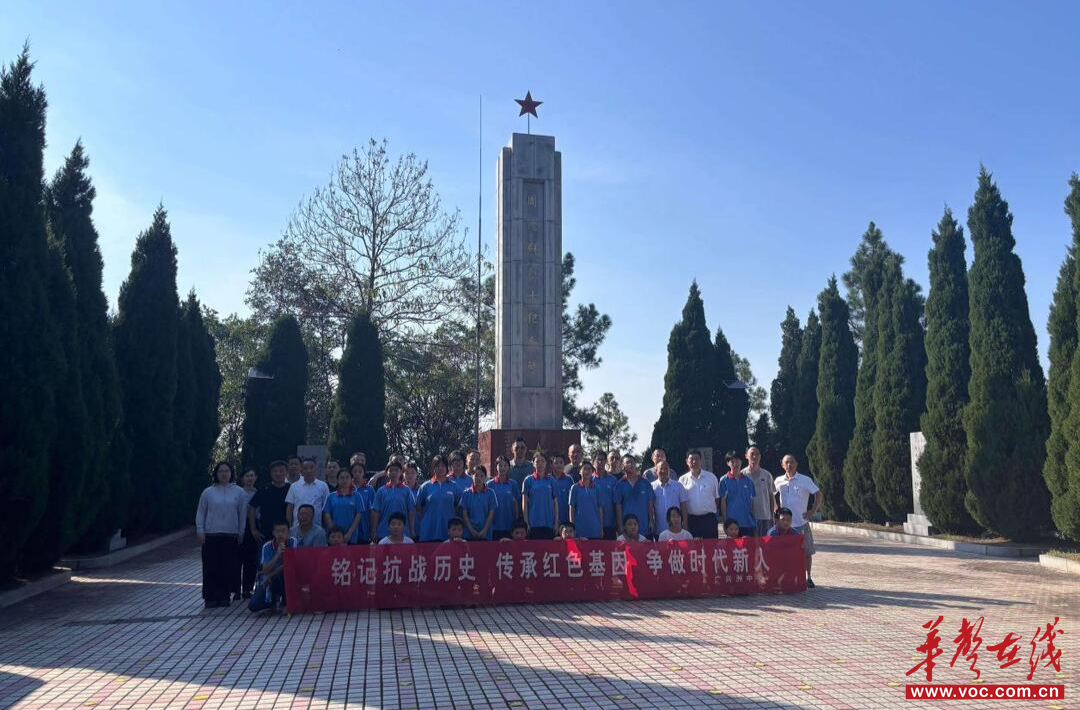 广兴洲中学师生共赴周逸群烈士陵园举行祭扫活动