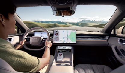 长续航中大型轿车8.58万元起售，荣威M7 DMH主打生活“大美好”