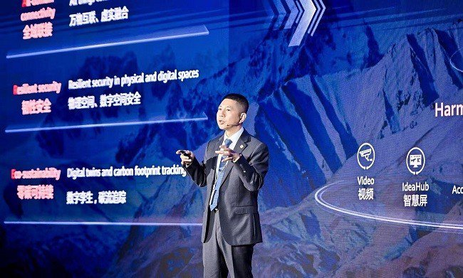     华为数据通信产品线总裁王雷发表演讲