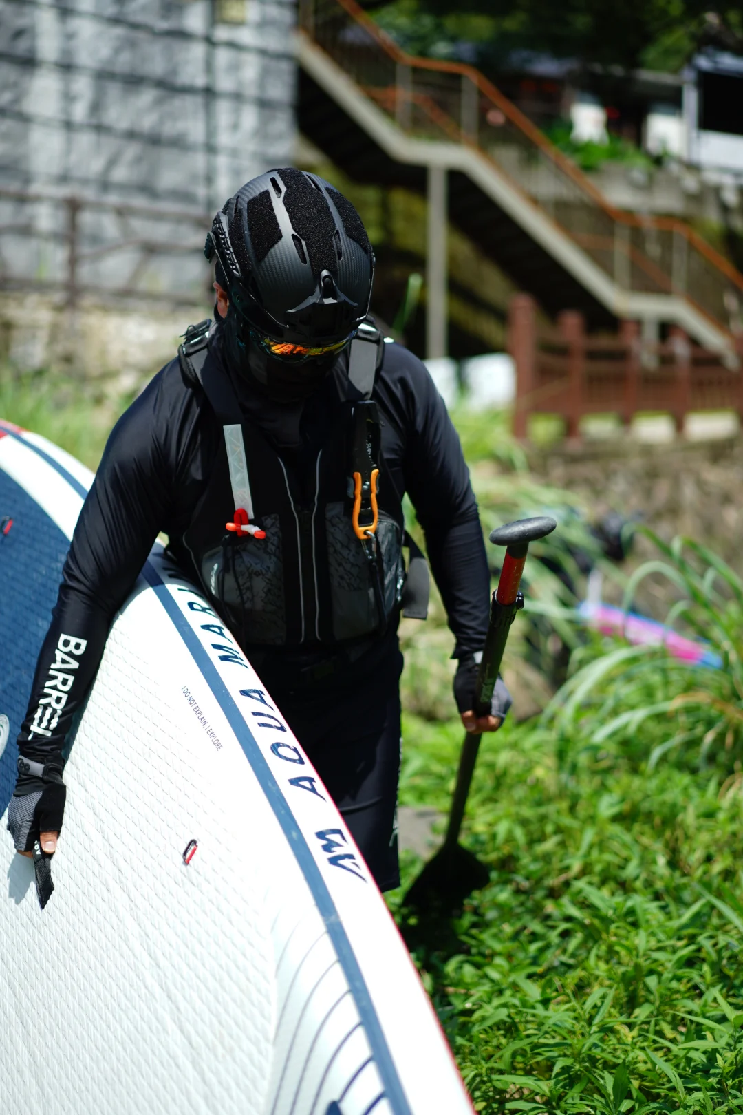 扛起板子，开始奇幻漂流，受访者供图