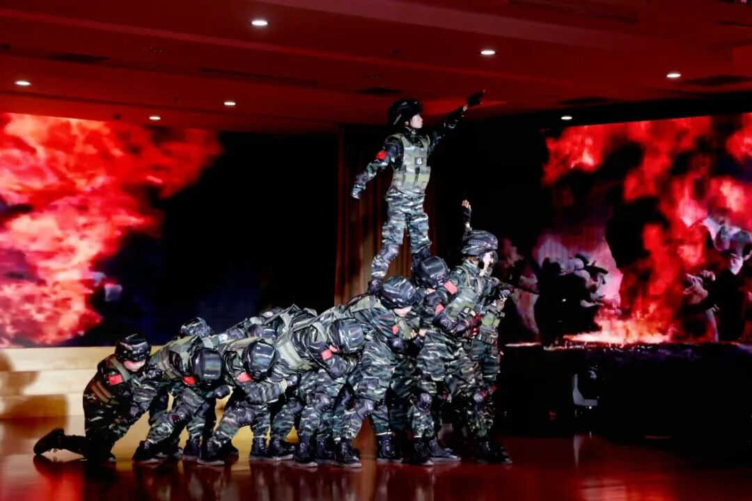 今天,向一所以英雄命名的小学致敬!