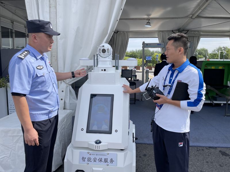 中网开赛安保“一馆一策”
，观众散场走快速通道免检直接进地铁站