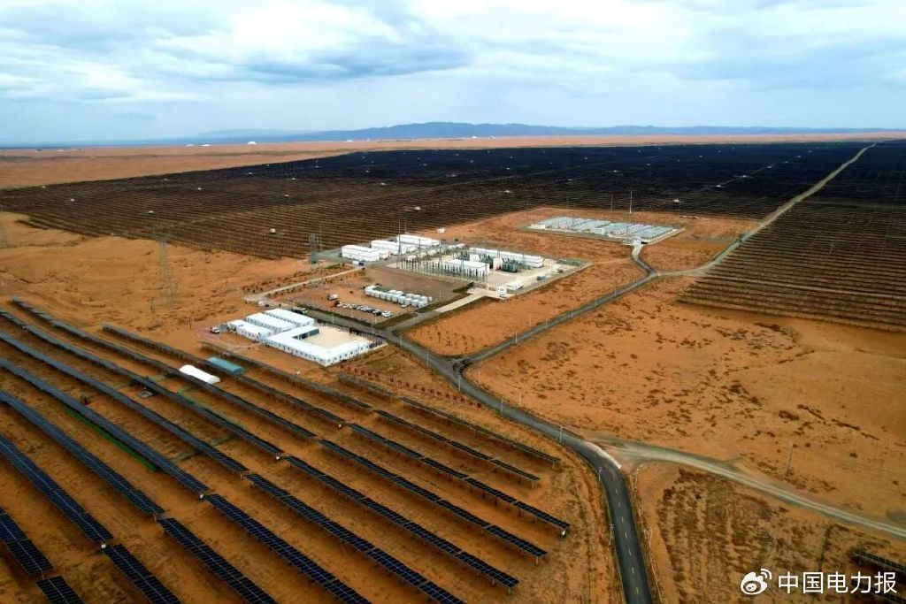 ▲腾格里沙漠光伏。