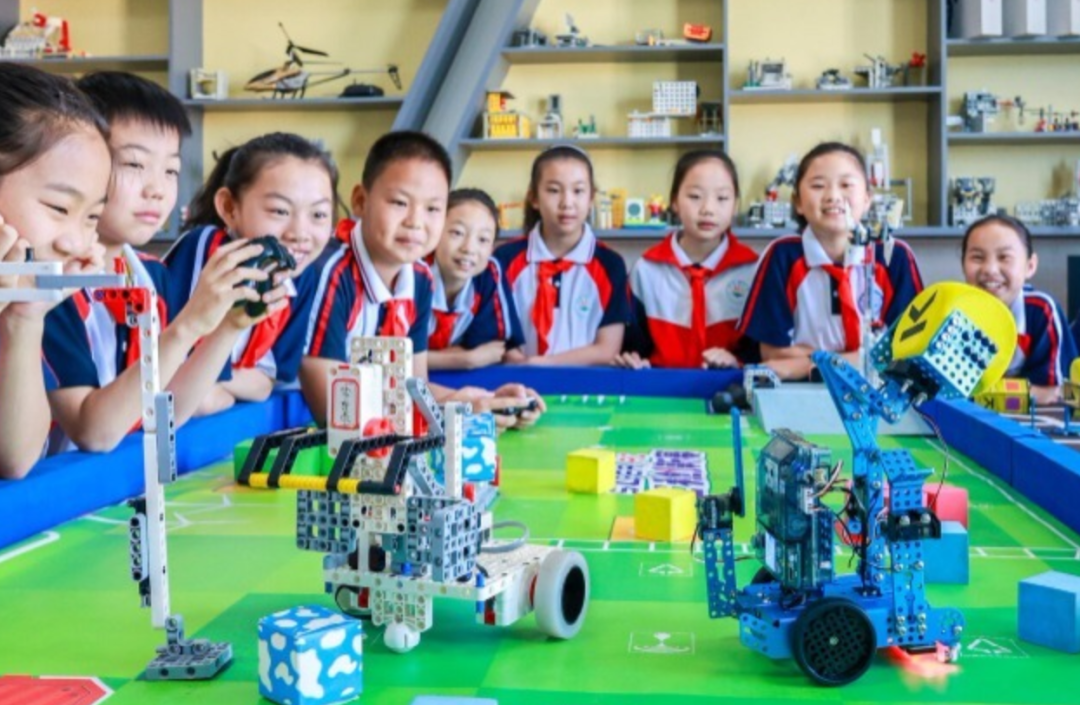 新学期，多地全面开设中小学人工智能通识课！如何让AI教育在中小学课堂“落地生根”？|人工智能_新浪财经_新浪网
