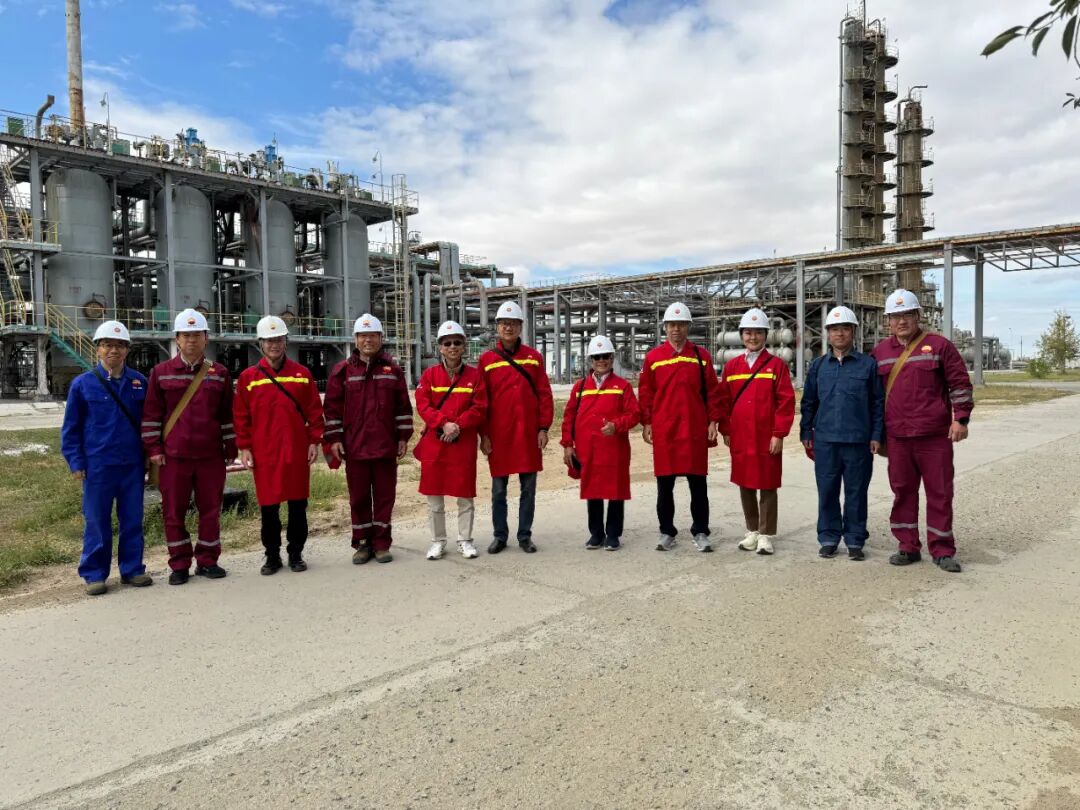 ▲ 参观阿克纠宾让纳若尔油气处理厂