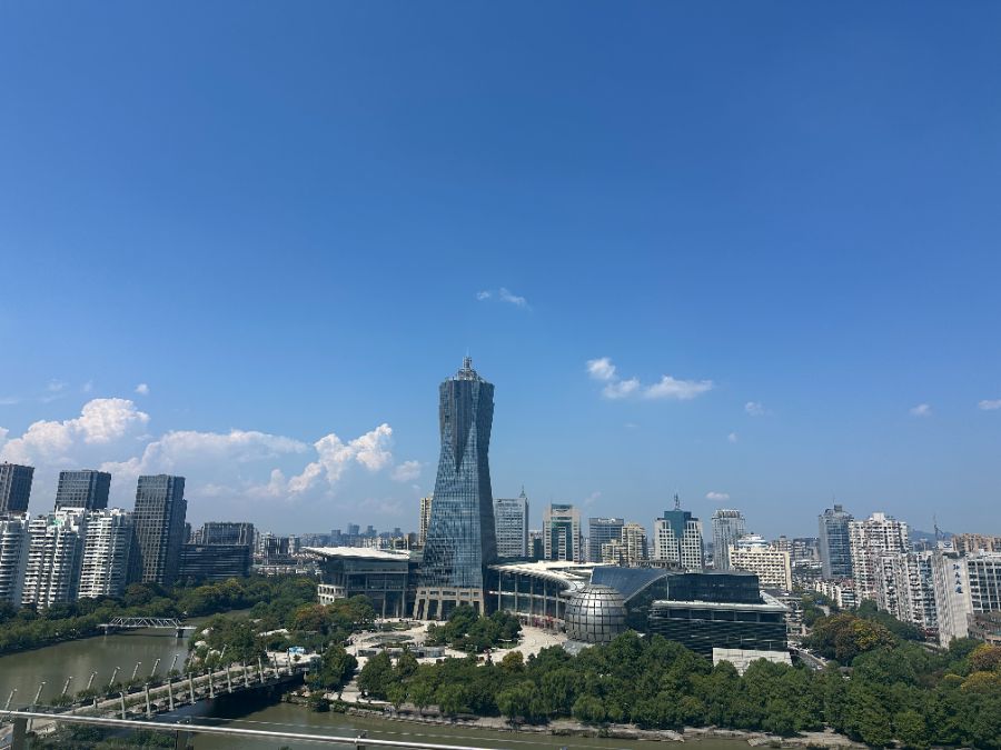 （杭州武林广场，拍摄：柳宁馨）