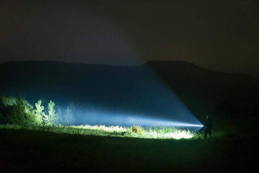 傲雷Olight行者Pro国内首发,携手探险家朱炜强见证户外照明技术突破_新浪科技_新浪网