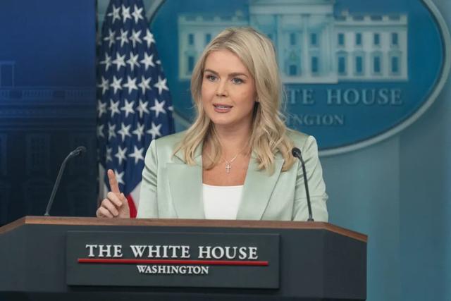 2025年9月9日，在美國首都華盛頓白宮，美國白宮新聞秘書萊維特在記者會上講話。新華社記者胡友松攝