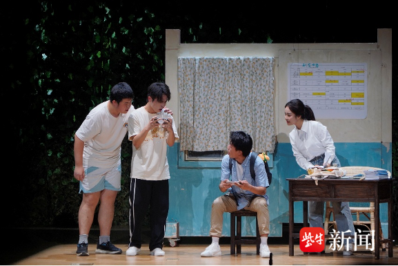 高校话剧再添爆款,南工大原创《山花烂漫》青春视角演绎支教故事|南京市_新浪财经_新浪网