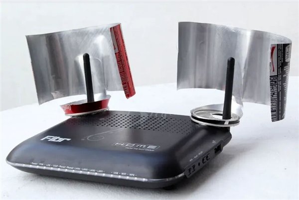 路由器+易拉罐组合，图片截取自网络