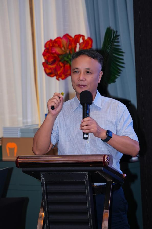 华南理工大学教授、博士生导师、科乐美联合创始人之一黄泽波教授