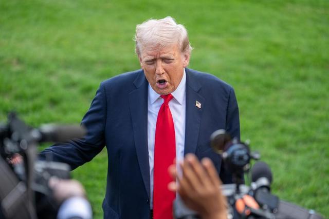 9月11日，在美國(guó)首都華盛頓白宮，美國(guó)總統(tǒng)特朗普回答記者提問(wèn)。新華社記者胡友松攝