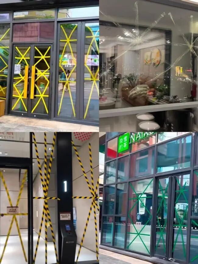 居民在家里窗戶(hù)用膠帶貼上“米”字防護條 圖源網(wǎng)絡(luò )