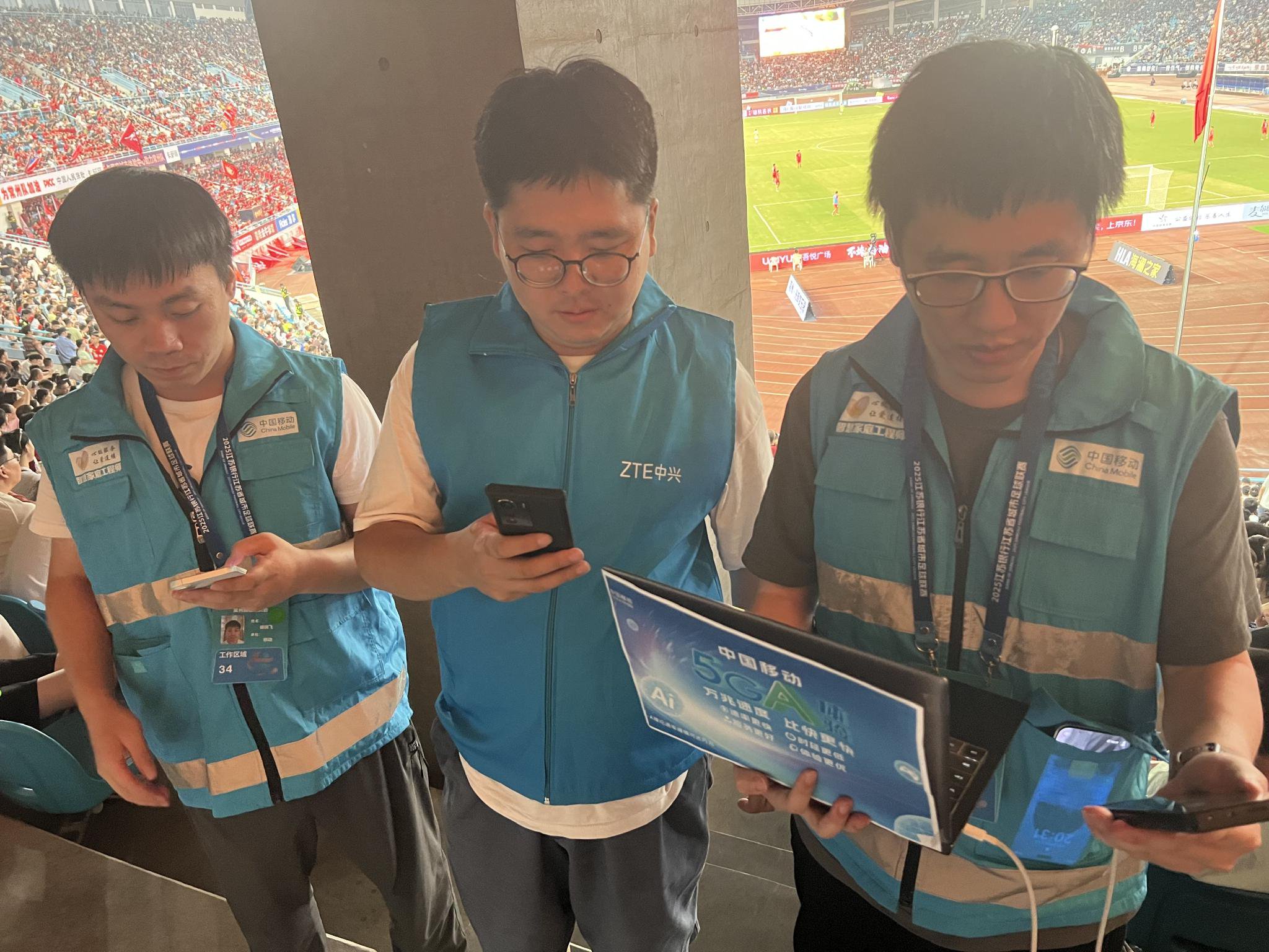 常州移动工作人员在场内调测网络