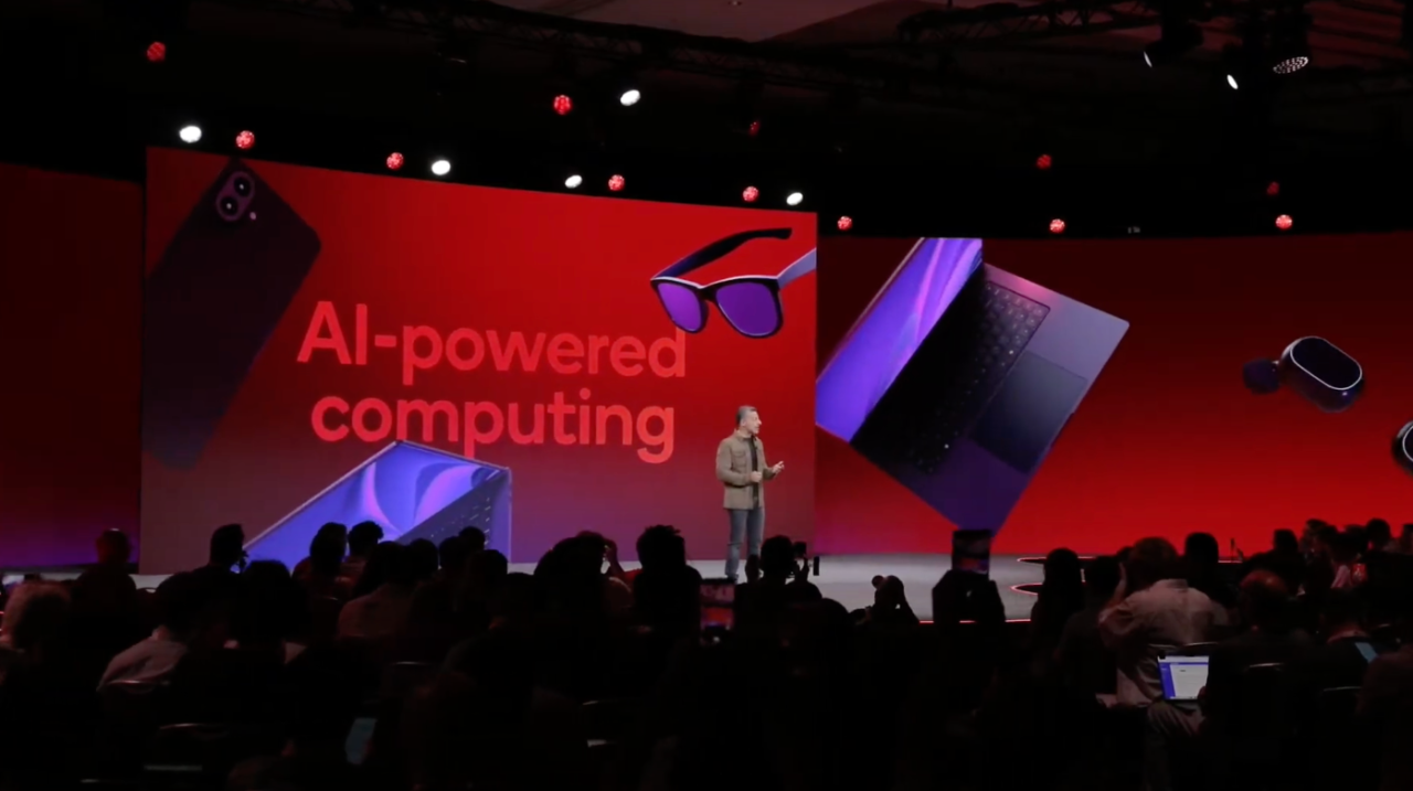 高通高层在发布会上强调 AI 计算力｜图片来源：高通