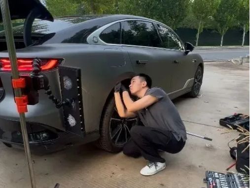 图 | 刘星转行汽车凹陷修复