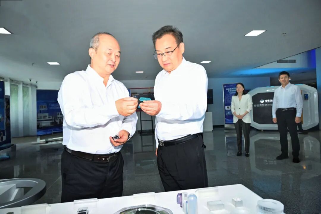 9月26日上午，省委书记梁言顺在合肥综合性国家科学中心人工智能研究院调研。