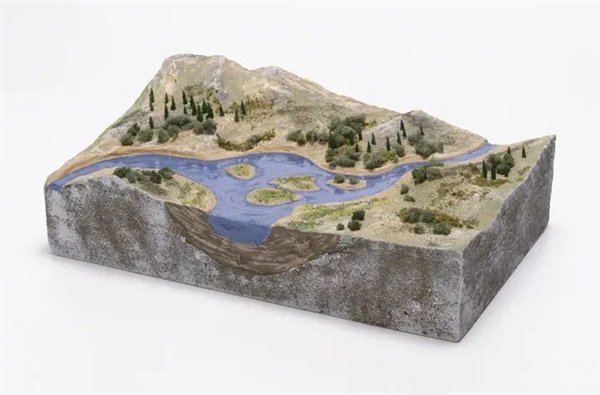 来源：网络在地势开阔地带，还能形成大湖。