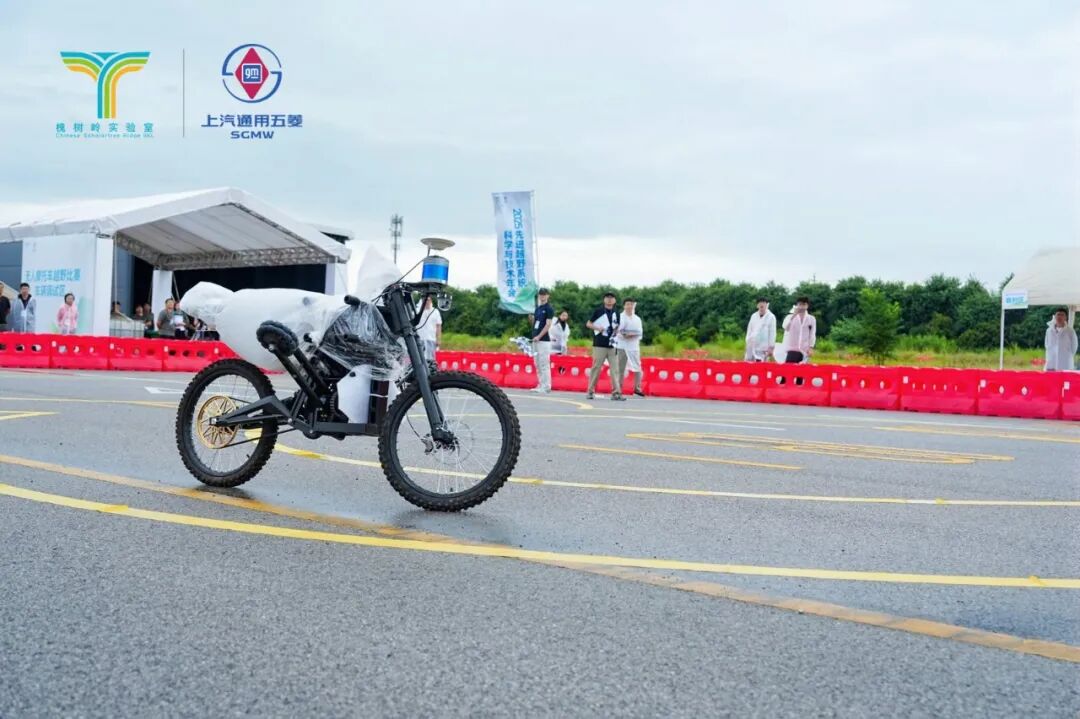 ▲ 自主寻迹摩托车