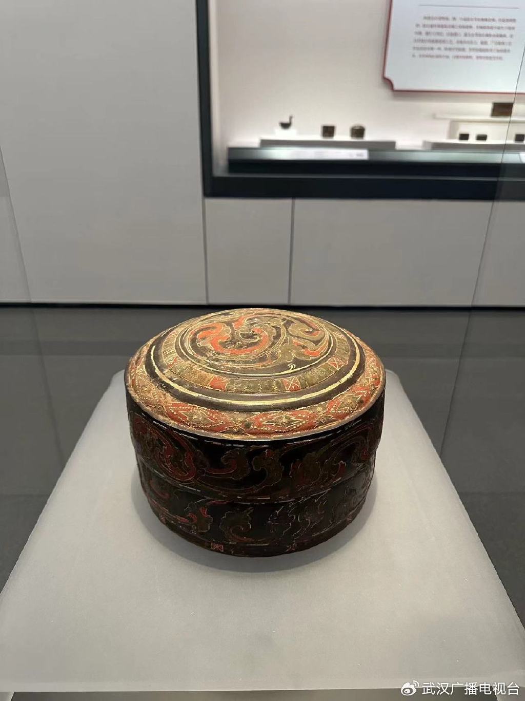 湖北省博物馆迎来漆器大展，“光彩于文——中国漆器艺术”特展开幕。