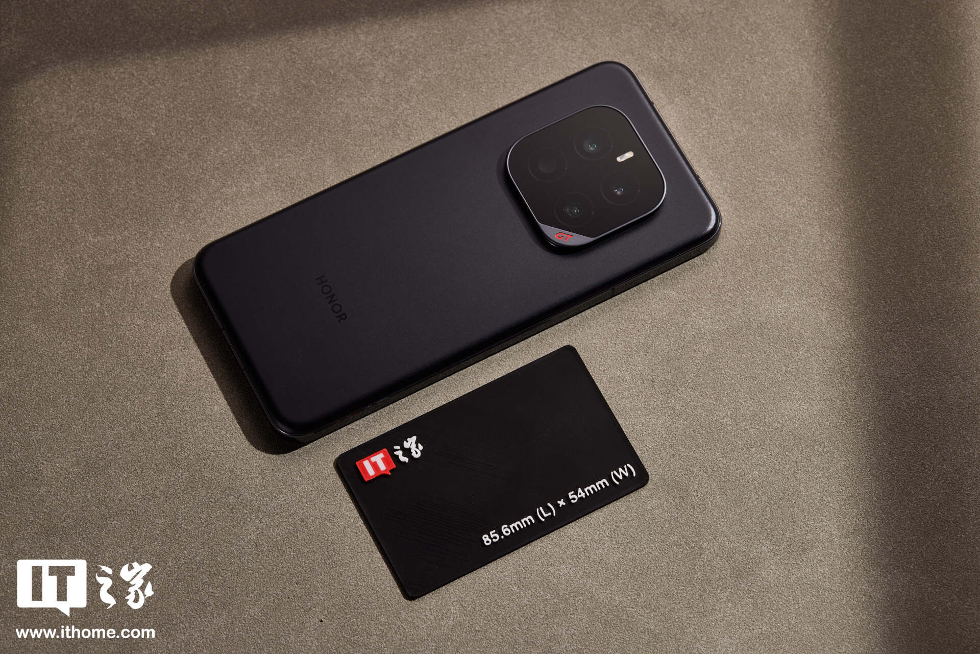 ▲ IT之家实拍：荣耀 GT Pro 手机