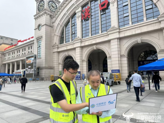 （在火车站、汽车站等交通枢纽，湖北移动进行网络测试与优化工作）