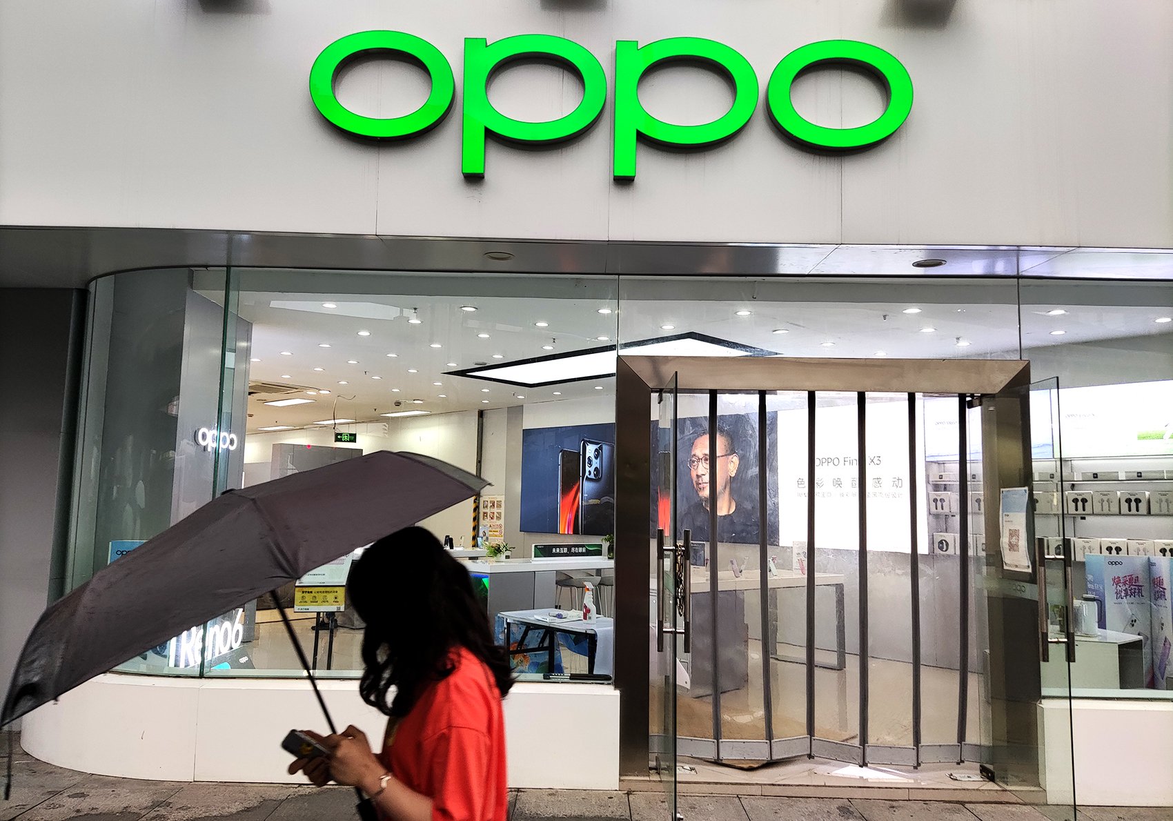 大疆迎来“跨界”对手，OPPO等手机厂商为何攻入手持智能影像赛道？看看这利润率对比就知道了