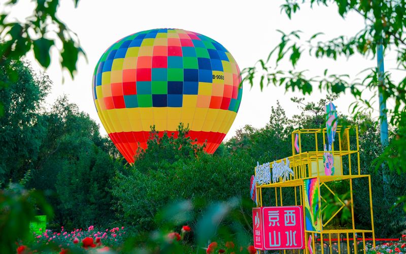 第四届京西山水嘉年华，打造北京首个热气球潮玩艺术生活节。受访者供图