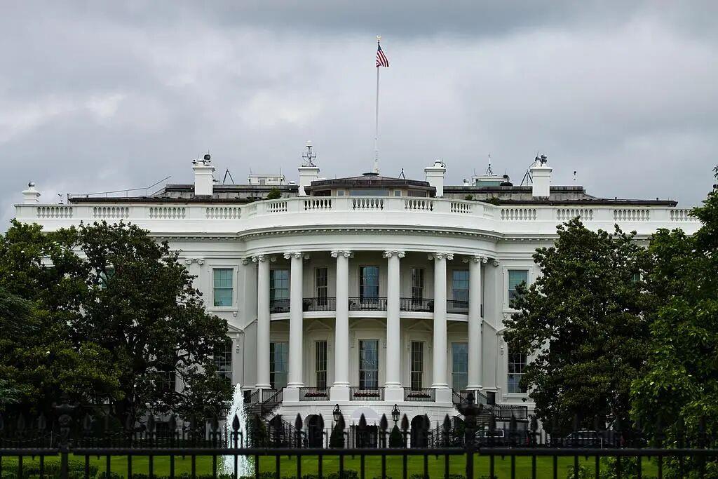特朗普签署行政令提升美对卡塔尔安全承诺