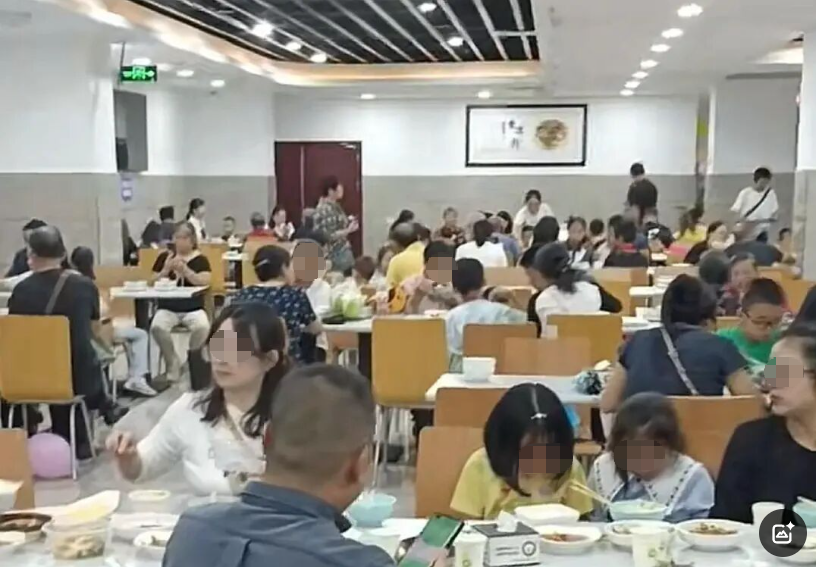 “一中午吃了550斤米”！多地政府机关食堂国庆向社会开放，游客：3个人点9个菜只要58元，味道很好